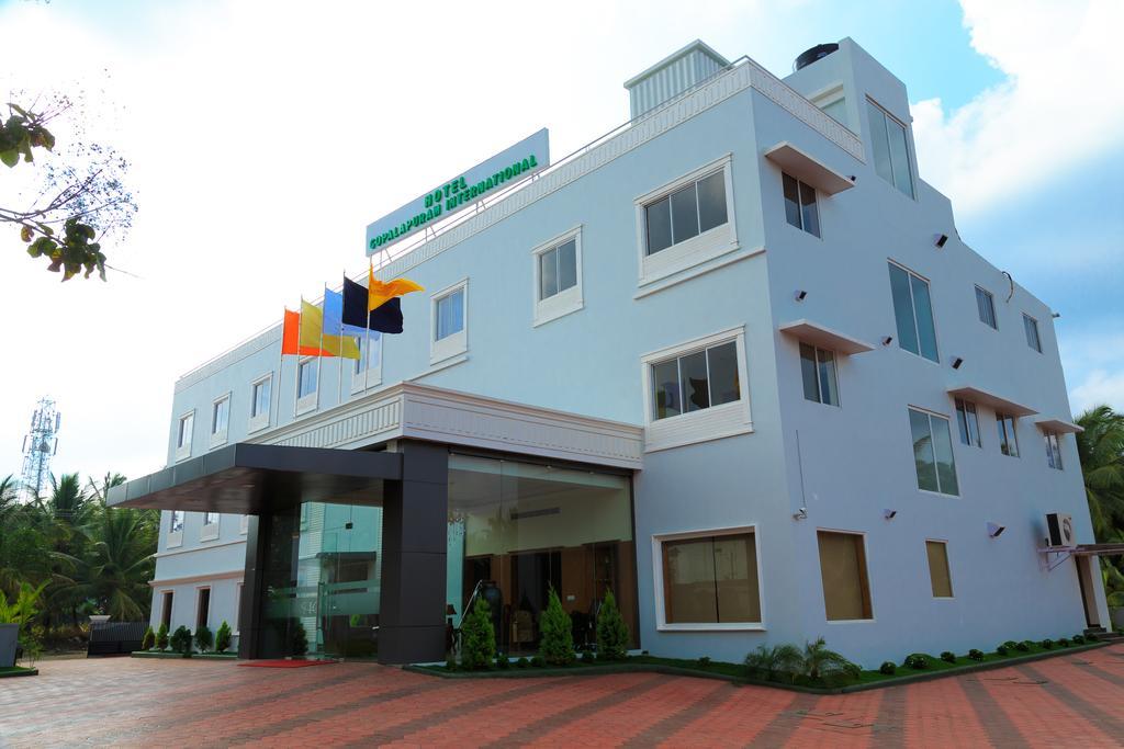 Hotel Gopalapuram International Pollāchi 外观 照片